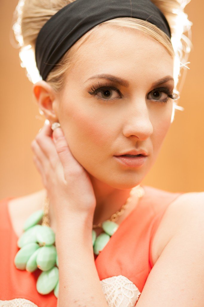 A Roll in Mod Vintage // allynlewis.com