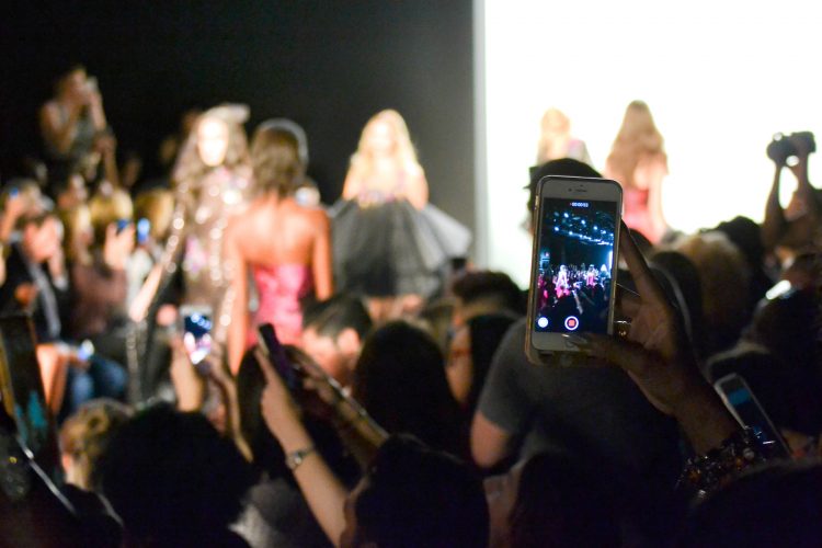 Attention to all blogger and editor friends covering fashion week: Put down your phones and take off the sunglasses.