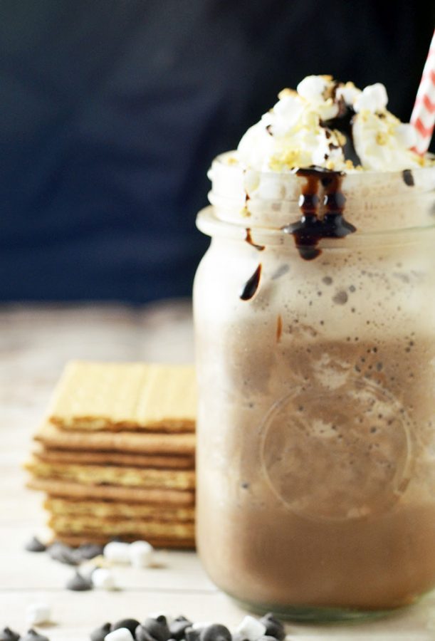 Simple s'mores frozen coffee recipe from Quirky Inspired