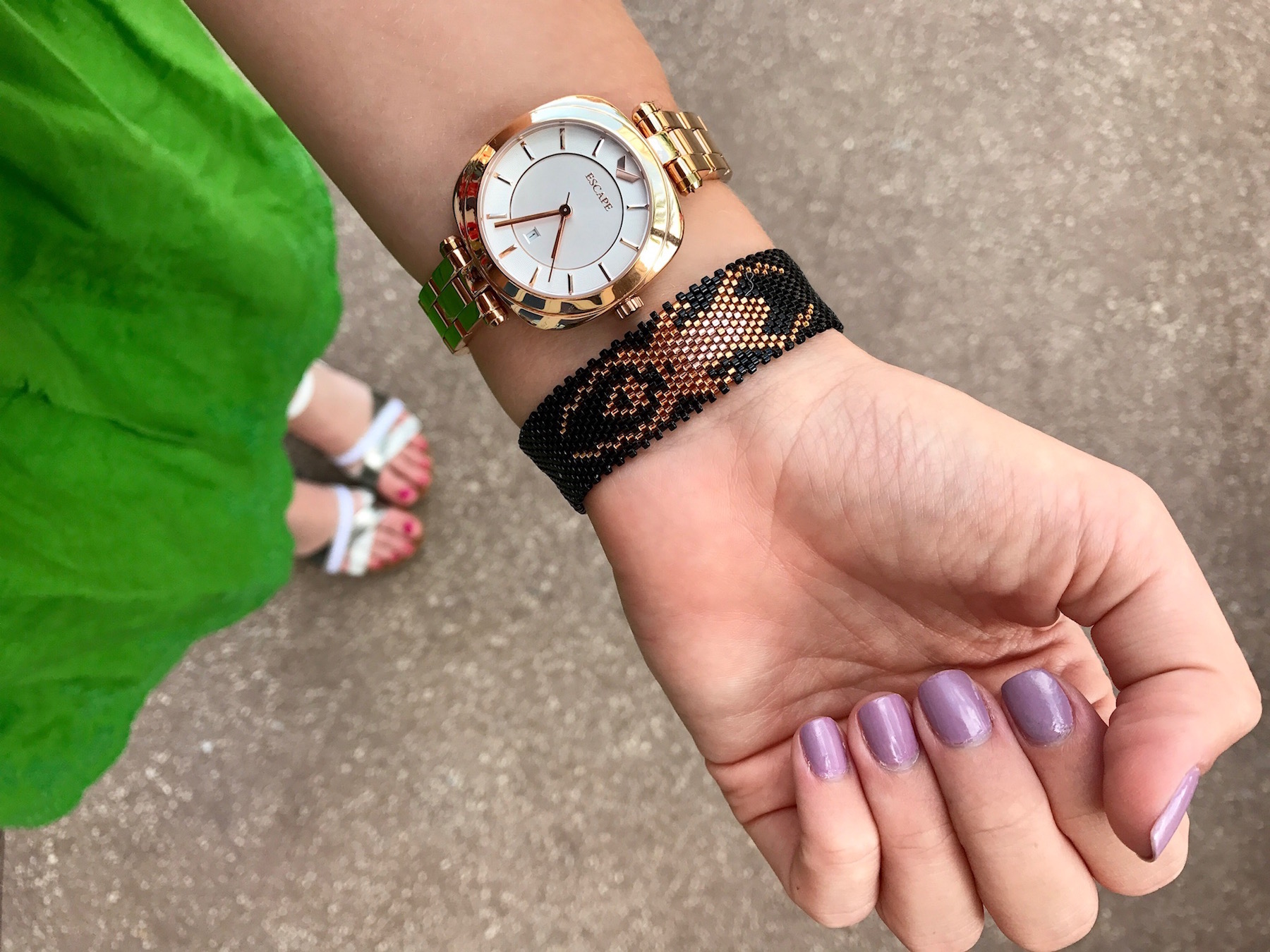 I'm sharing a few simple tips on how to find peace in your life and live with a little less stress every day. | Screaming Tuesday Bracelet from @kutulakiss