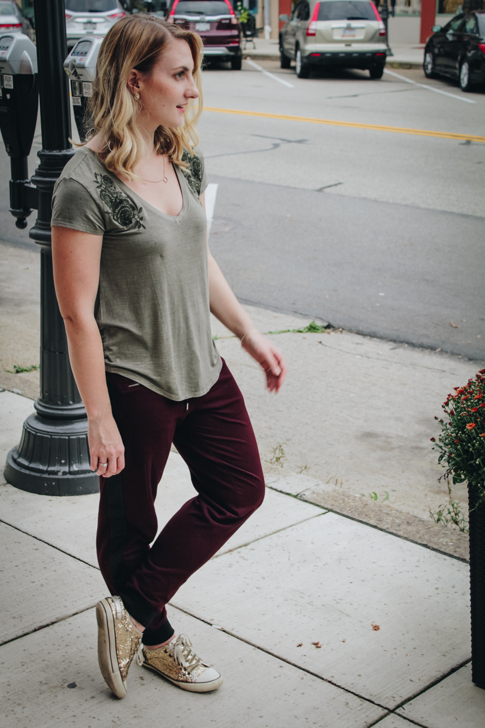 Fall fashion trend: Allyn Lewis styles a casual outfit with jogger pants for women