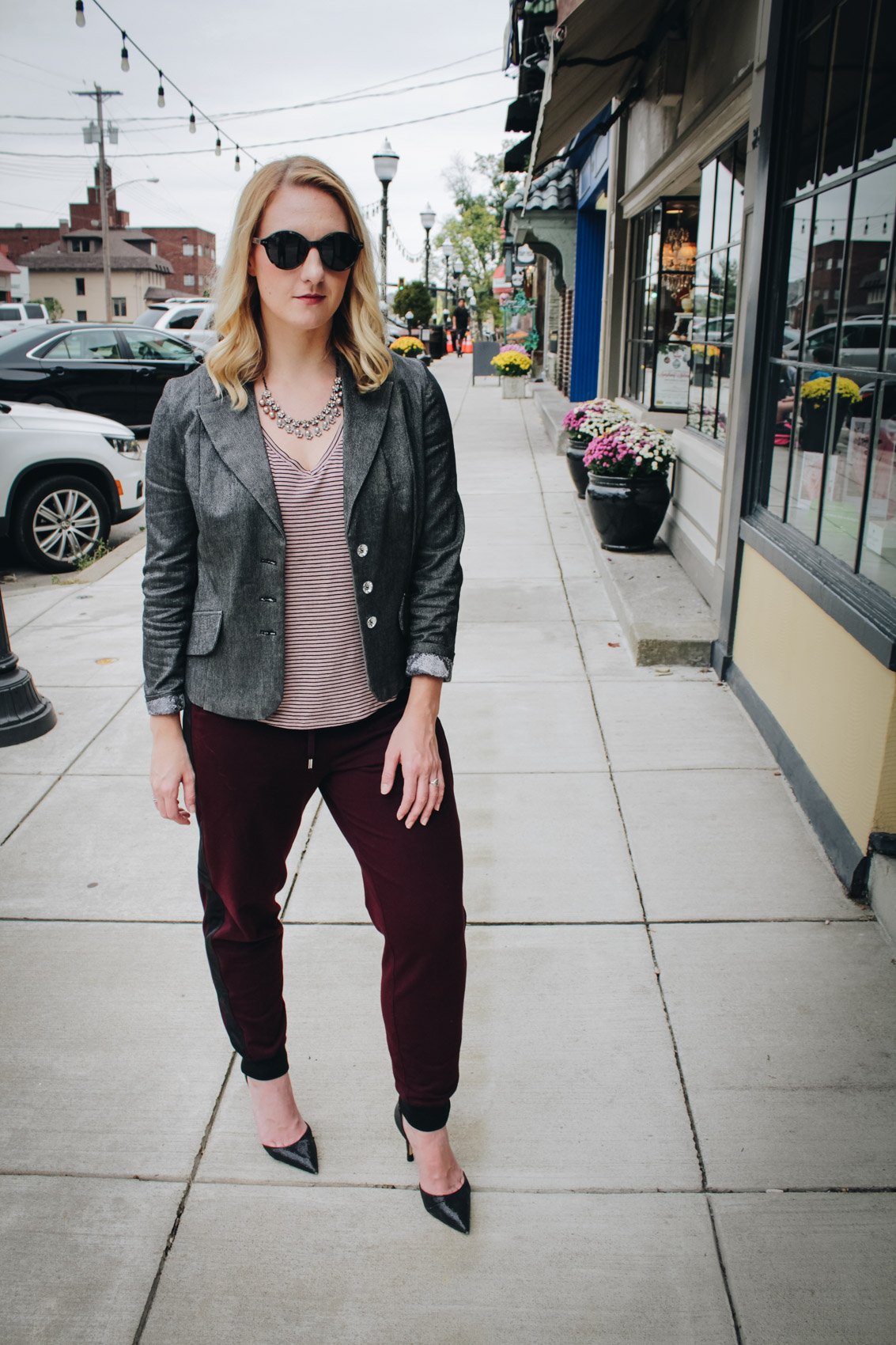 Outfit inspiration for dressing up jogger pants #falltrends #outfitideas #outfitoftheday