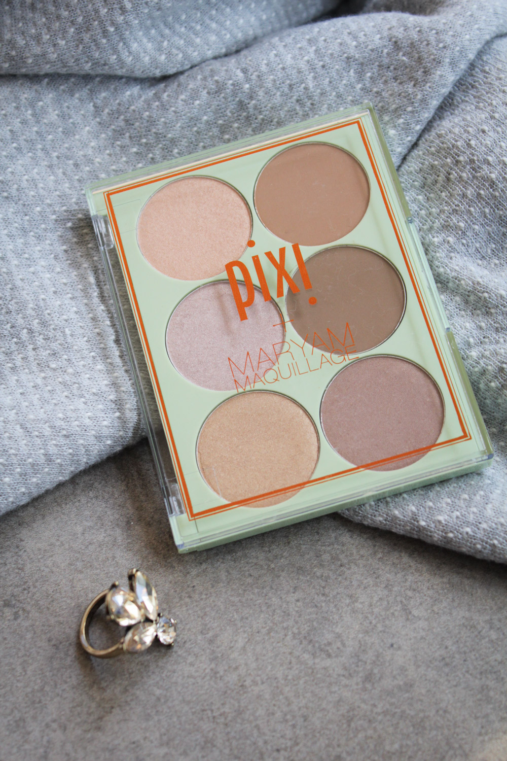 contouring for beginners - use the Strobe & Bronze Palette from Pixi Beauty