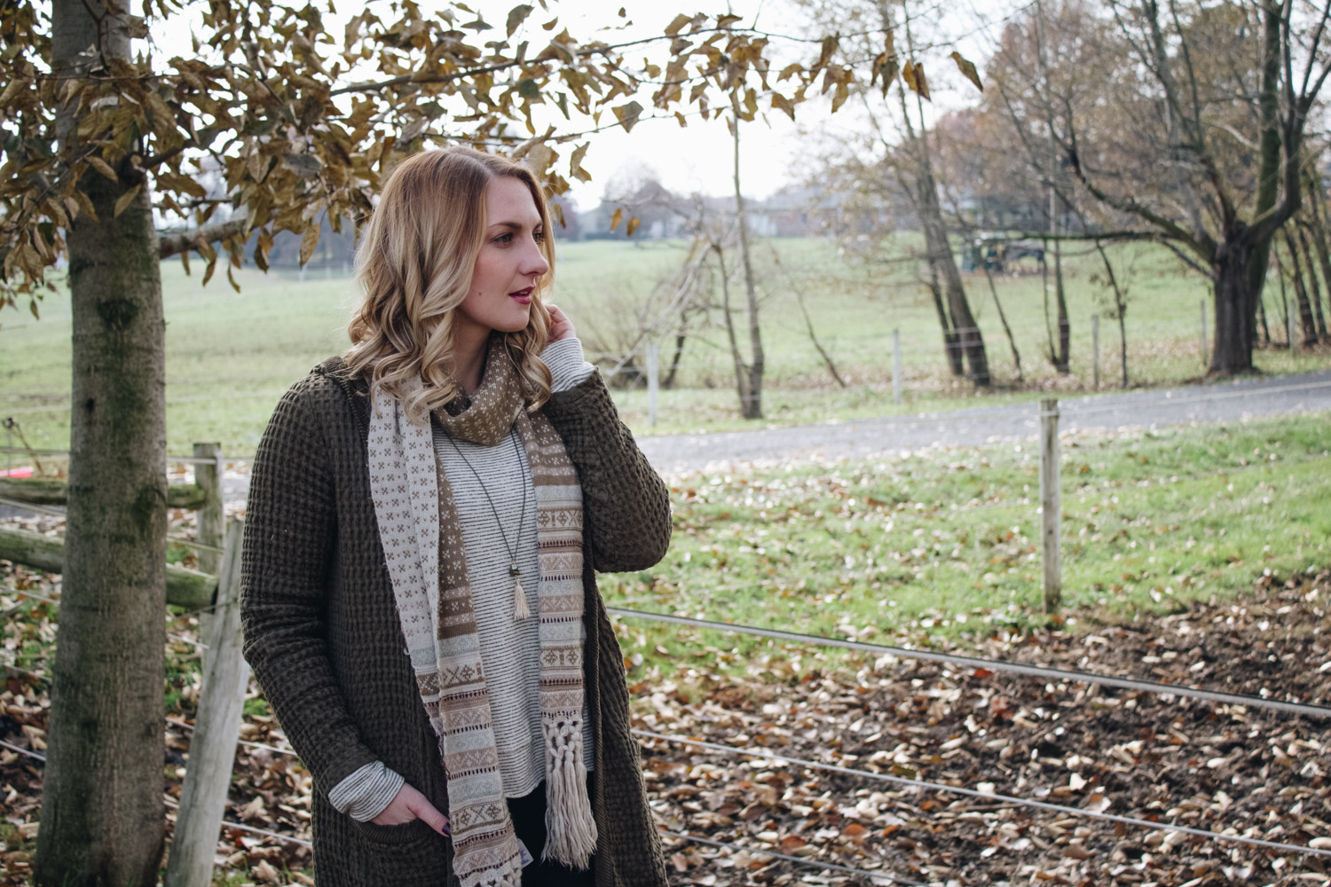 Exploring Hershey, PA in Mododoc // #falloutfit #shopstylelook #fallboots #cardigan #sweaterweather #fashionblogger #falloutfitideas #falloutfit #casualoutfit 