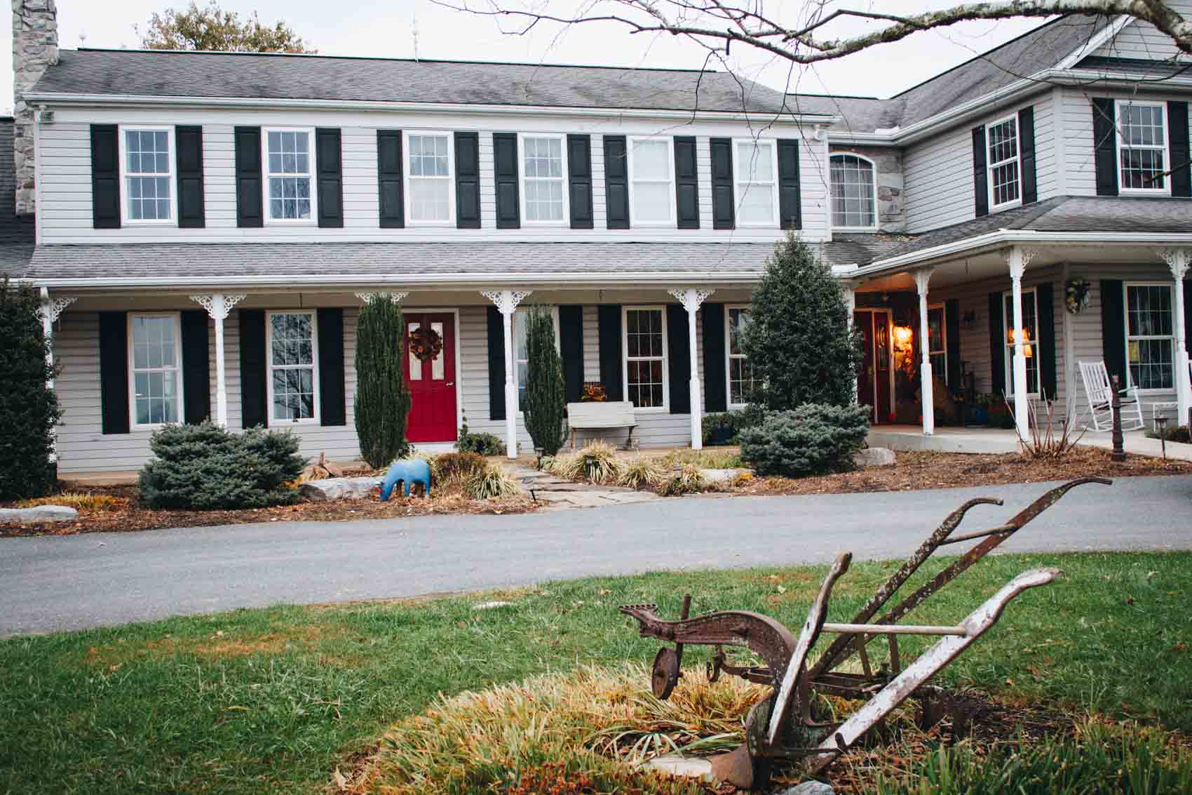 Our review of The Inn at Westwynd Farm - a cozy, romantic bed and breakfast near Hershey, PA featuring breathtaking views, beautiful horses and daily gourmet breakfast.