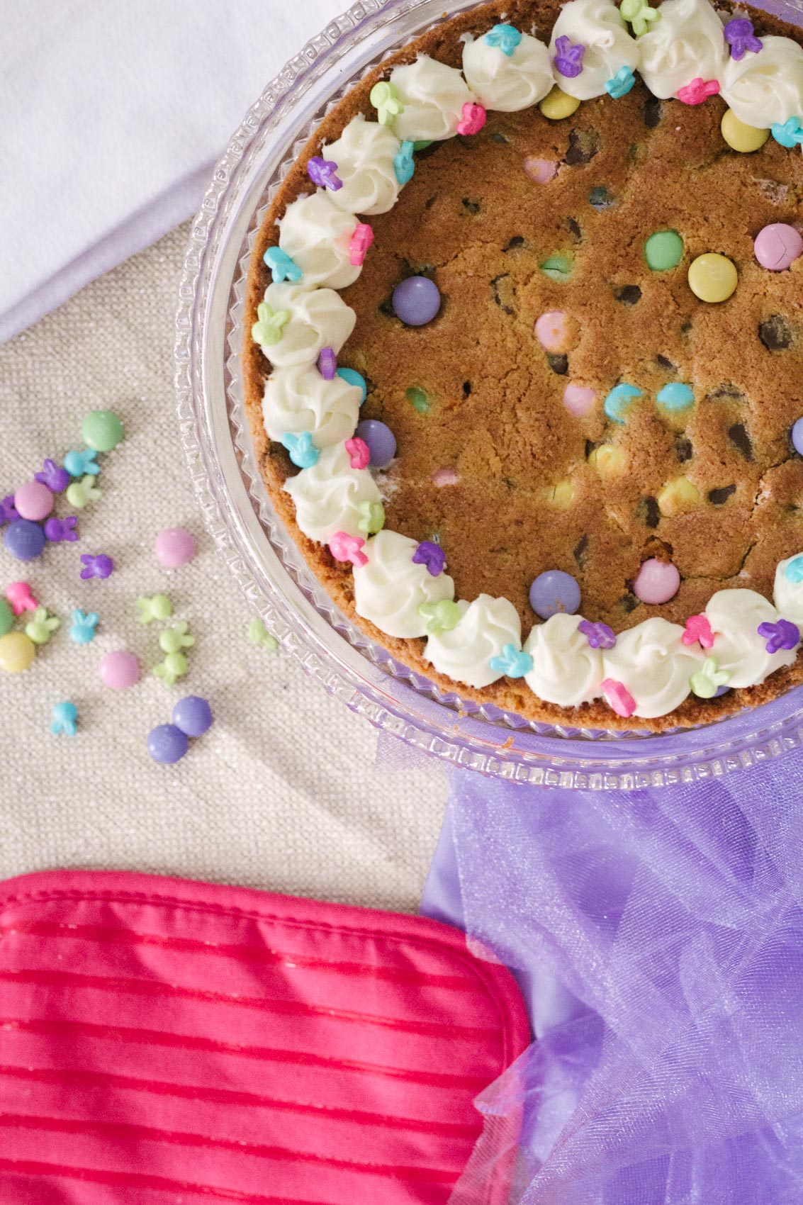 Cake is delicious, but cookie cake? It's in world of its own. I'm sure we've all seen them pre-made in stores at some point, but have you ever tried to make your own? Well, I'm here to help with my own recipe that I recently used! It's great for any time of year, but it especially makes a great homemade Easter treat!