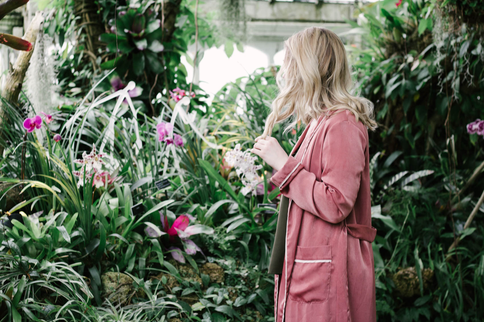 The wait for winter to transition into spring can seem like an eternity. However, that wait hasn't been nearly as painful this year, thanks to Love & Chambray. Their minimal, everyday jewelry has given me the opportunity to wrap myself up in rose gold and earthy tones, putting me right in the spring mood.