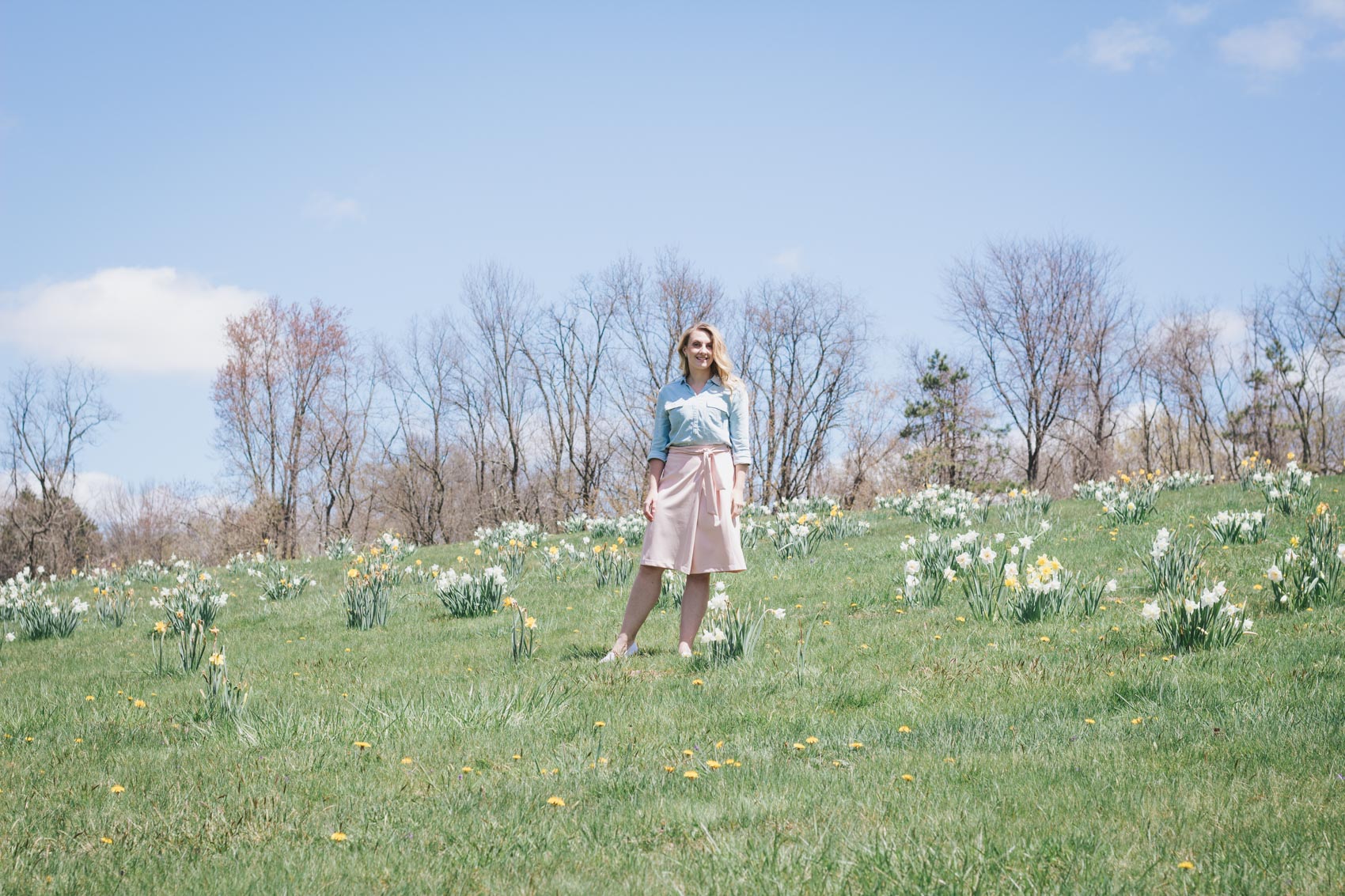 How many times have you noticed something you hadn't before at a location you've driven by ten thousand times? That's what happened recently when I discovered Daffodil Hill! It was so beautiful that I had to take photos there, and now this rose smoke skirt outfit is something that will always link me to this memory!