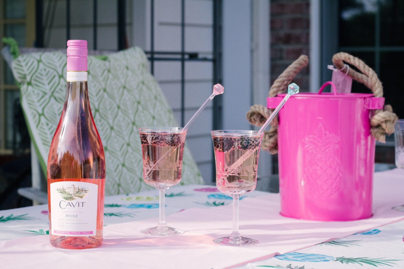 When it's your turn to host the summer entertaining or party, it can be a bit intimidating. That is, of course, only if you don't know about these 6 must-haves! From drinks to ambiance to clothing, you'll find a little bit of everything in here to have your guests (and you) craving more time on your deck!