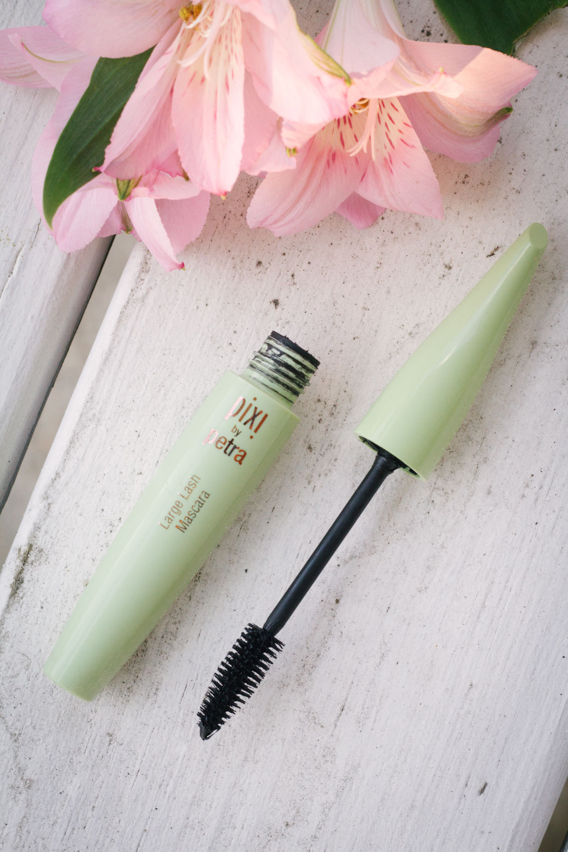 Large Lash Mascara - One swipe is all you need for longer, more volumized lashes with this mascara. For more drama, just add a few more coats to achieve your desired look.