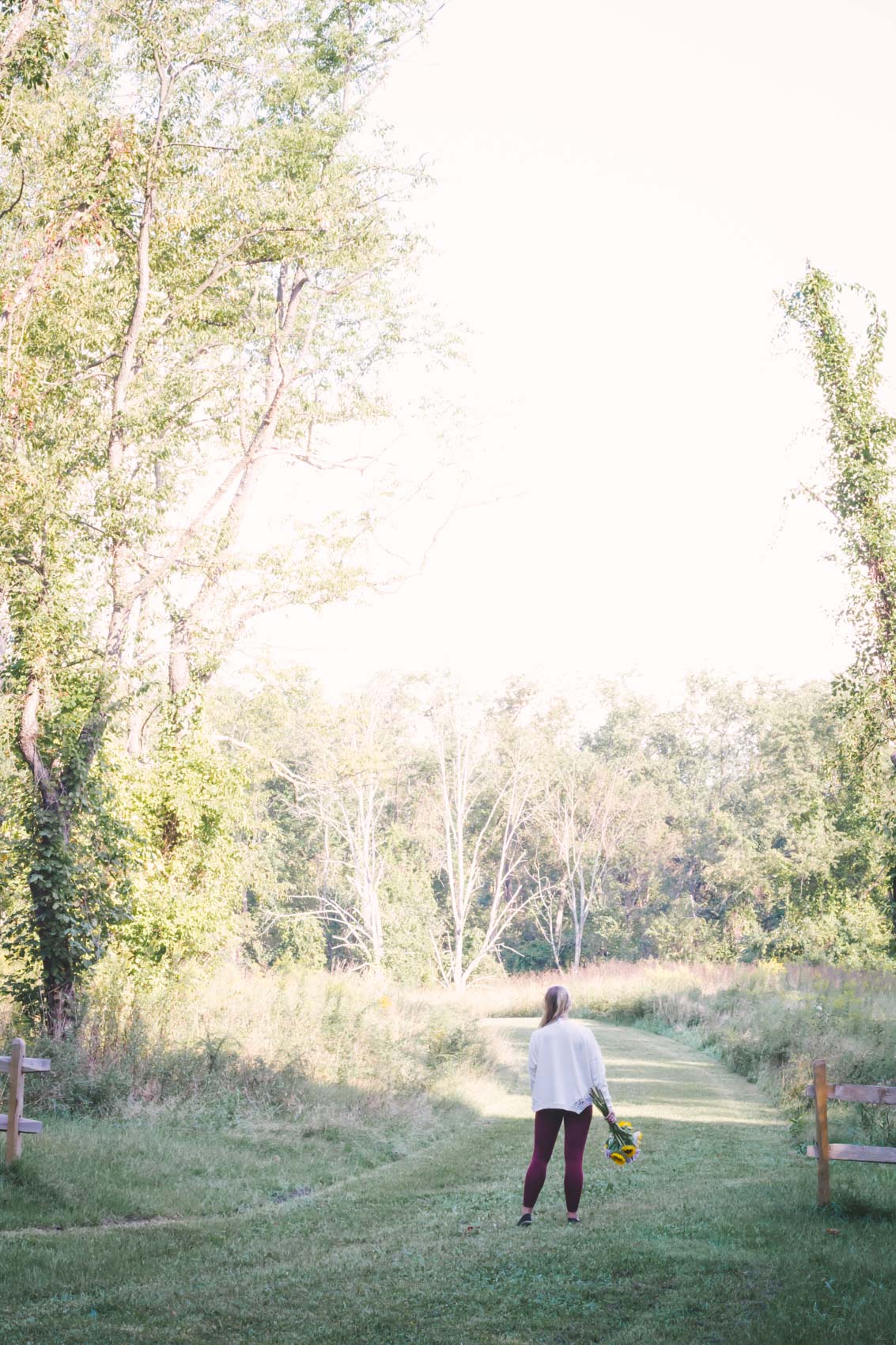 Lifestyle blogger, Allyn Lewis, explores Round Hill Park in Elizabeth, PA wearing a cozy fall outfit from Aerie (featuring the most comfortable leggings!).