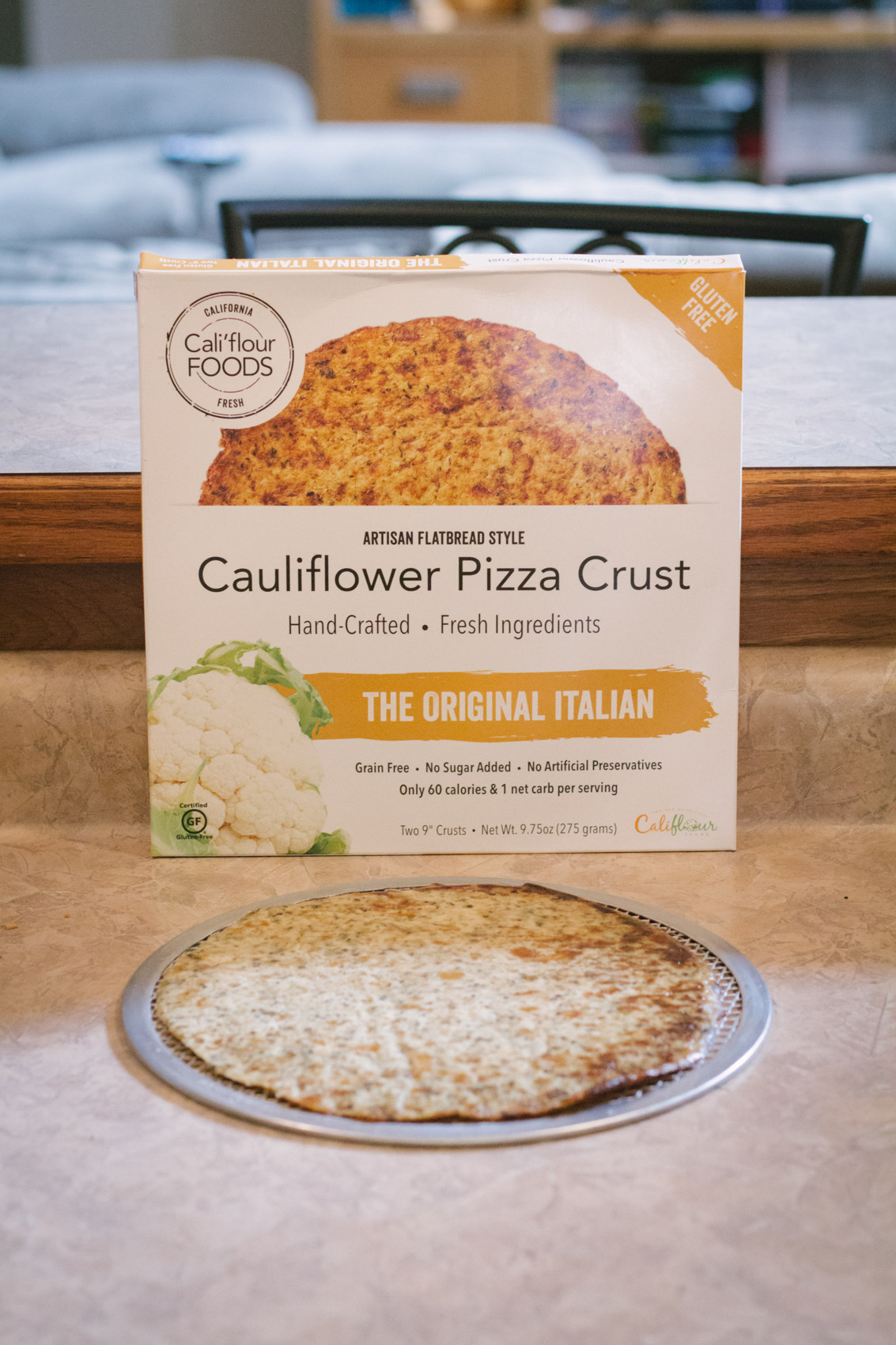 While necessary, it's difficult for me to insert veggies into my diet. However, I recently discovered 3 recipes to sneak no fuss veggies into my meals! | Cauliflower pizza crust, gluten free pizza, dinner ideas, easy meals