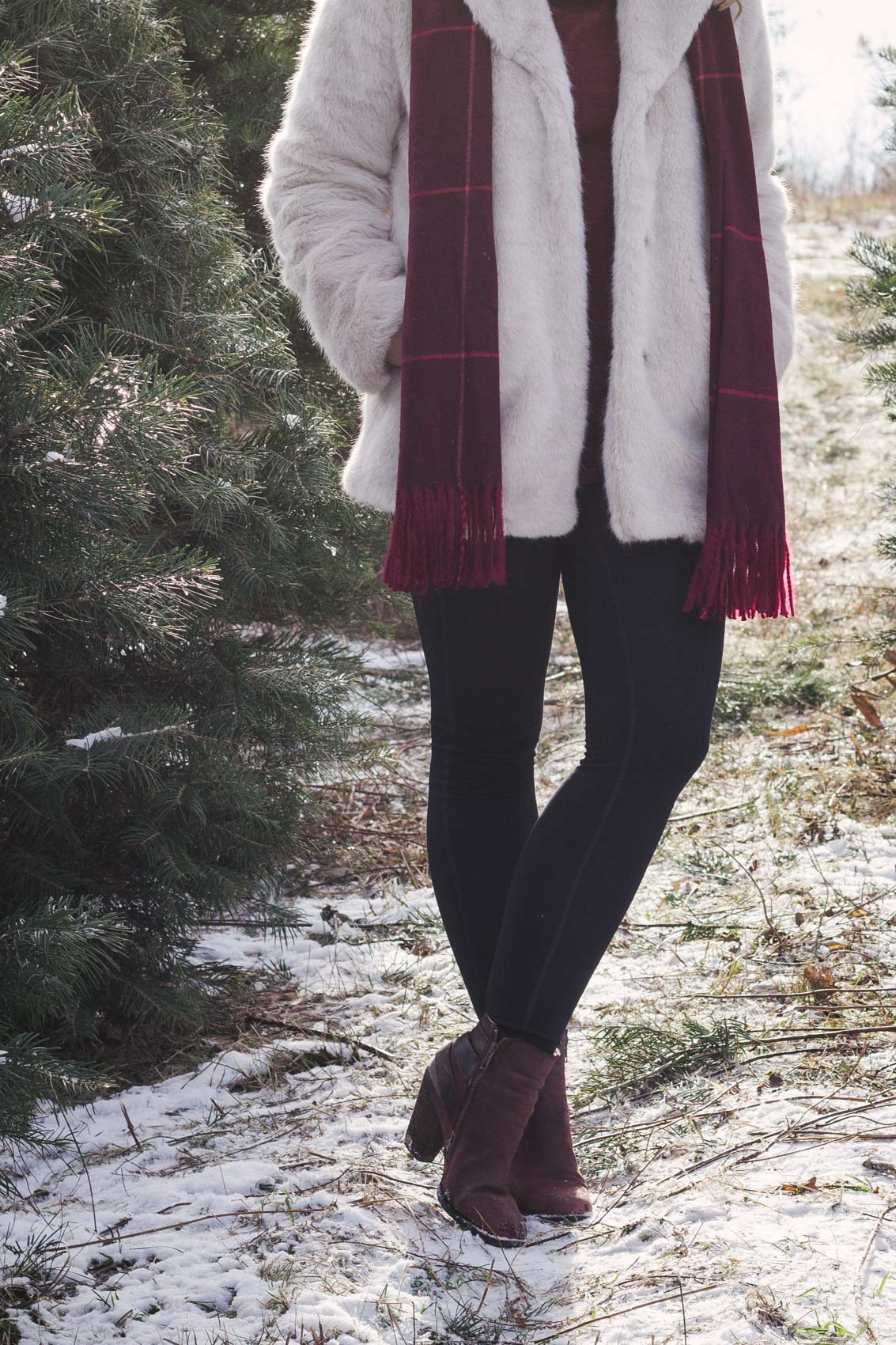 A note on holiday traditions and traditions along with a $50 luxurious faux fur coat outfit. Plus, a few more fur coats for women that are all under $200!