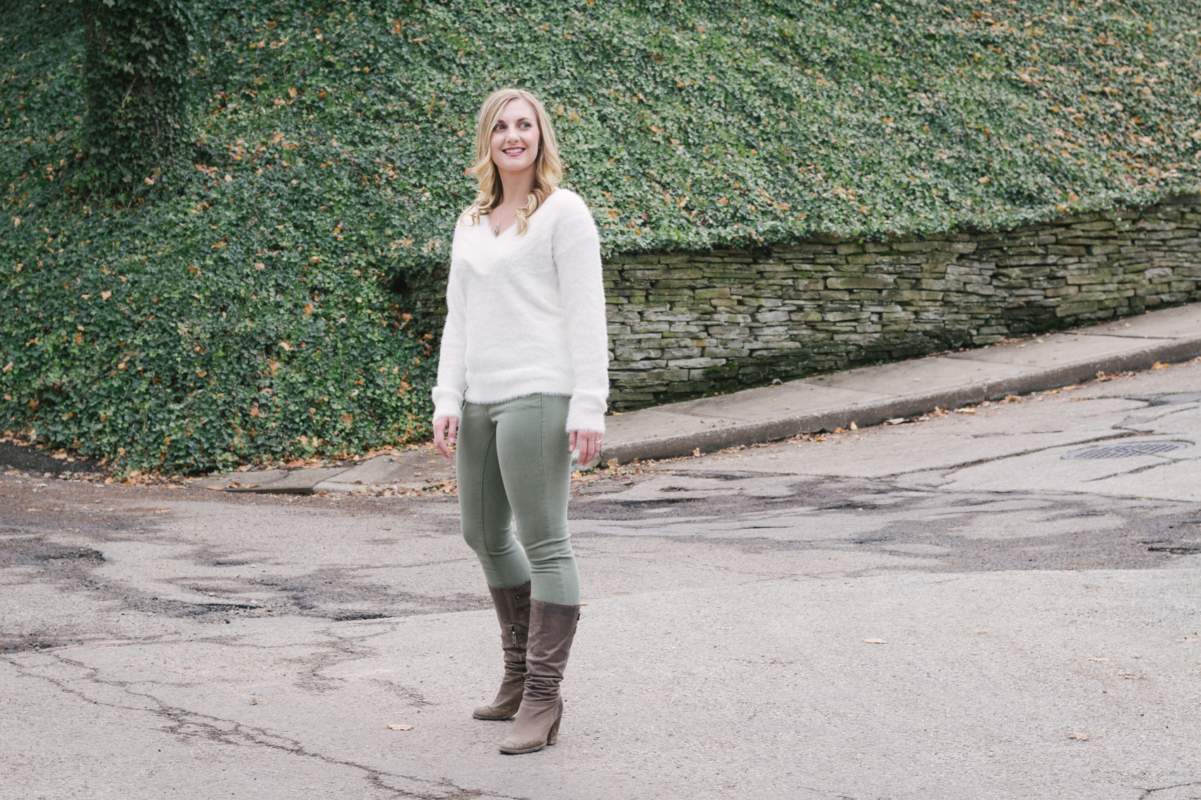 Get ready to get cozy with this trend to try on! Here's how to style a long sleeve eyelash sweater in your fall and winter outfits. 