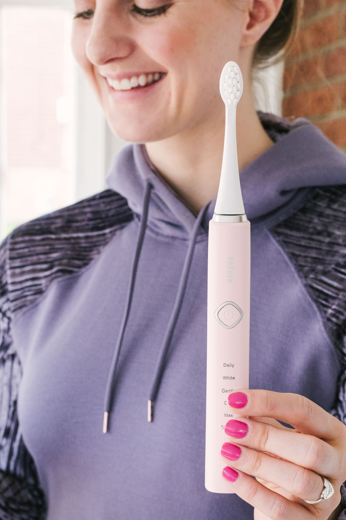 Comparison electric toothbrush reviews of Brüush and Quip - two top dental hygiene brands on the market. Plus, why you should opt for an electric toothbrush! 