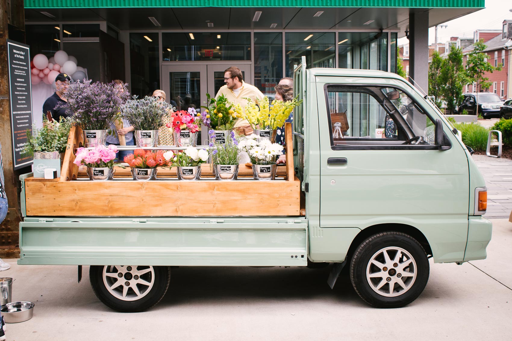 Victoria's Mobile Flower Truck | Pittsburgh, PA