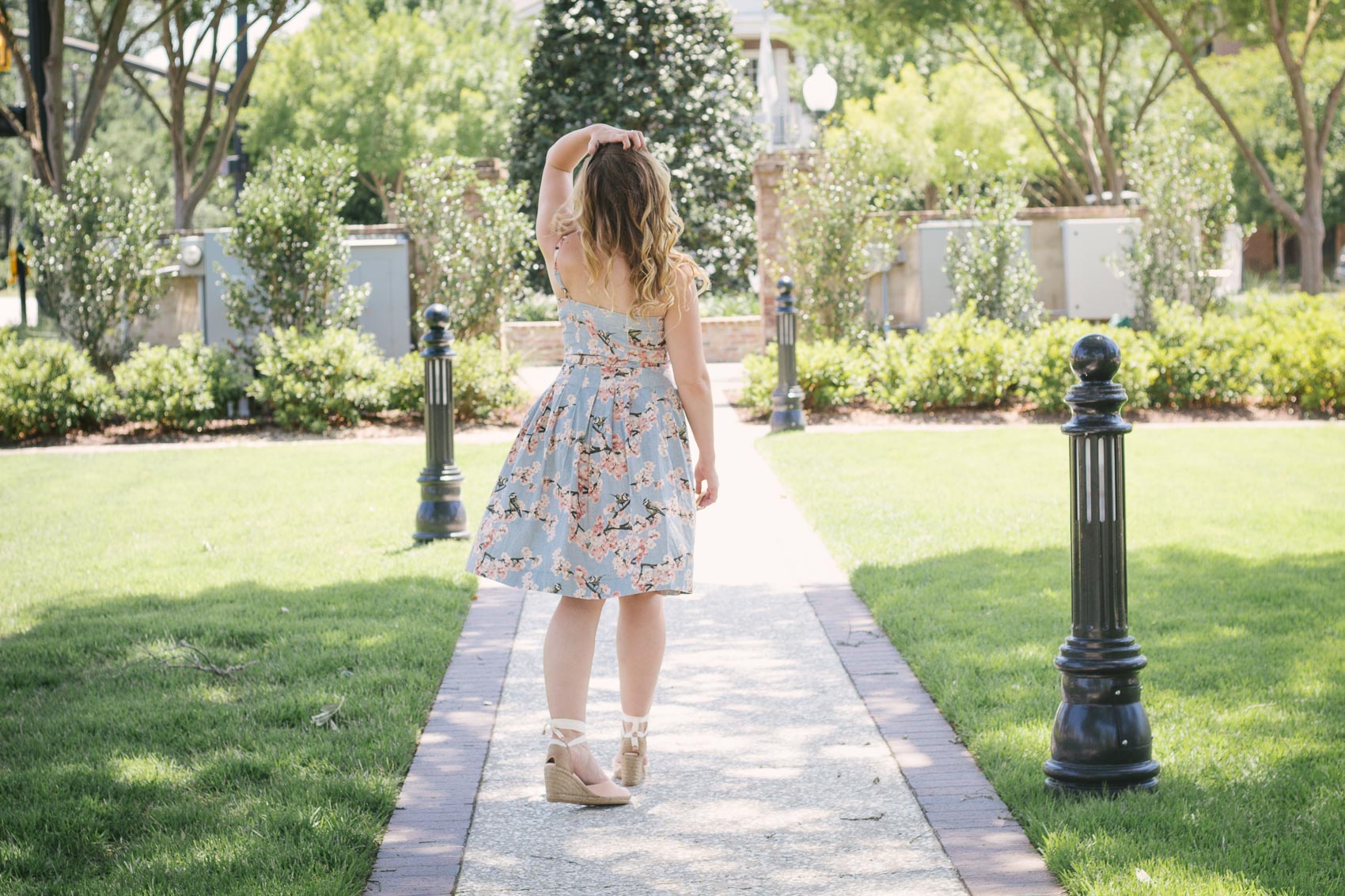 The Daphne cotton dress from Gal Meets Glam Collection was the perfect casual outfit for exploring in Summerville, South Carolina. 