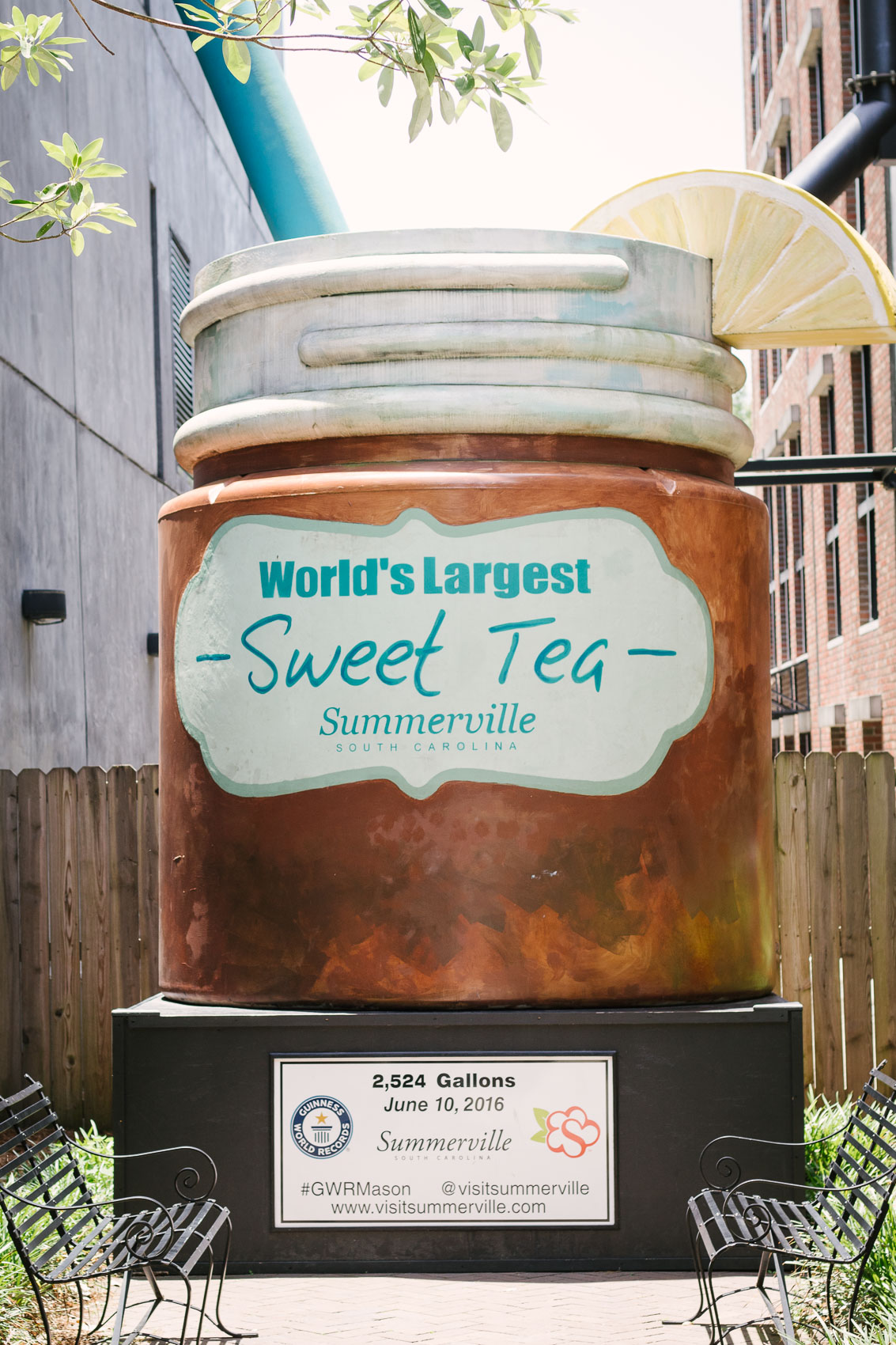 A list of things to do on a day in Summerville South Carolina - visit the world's largest sweet tea 