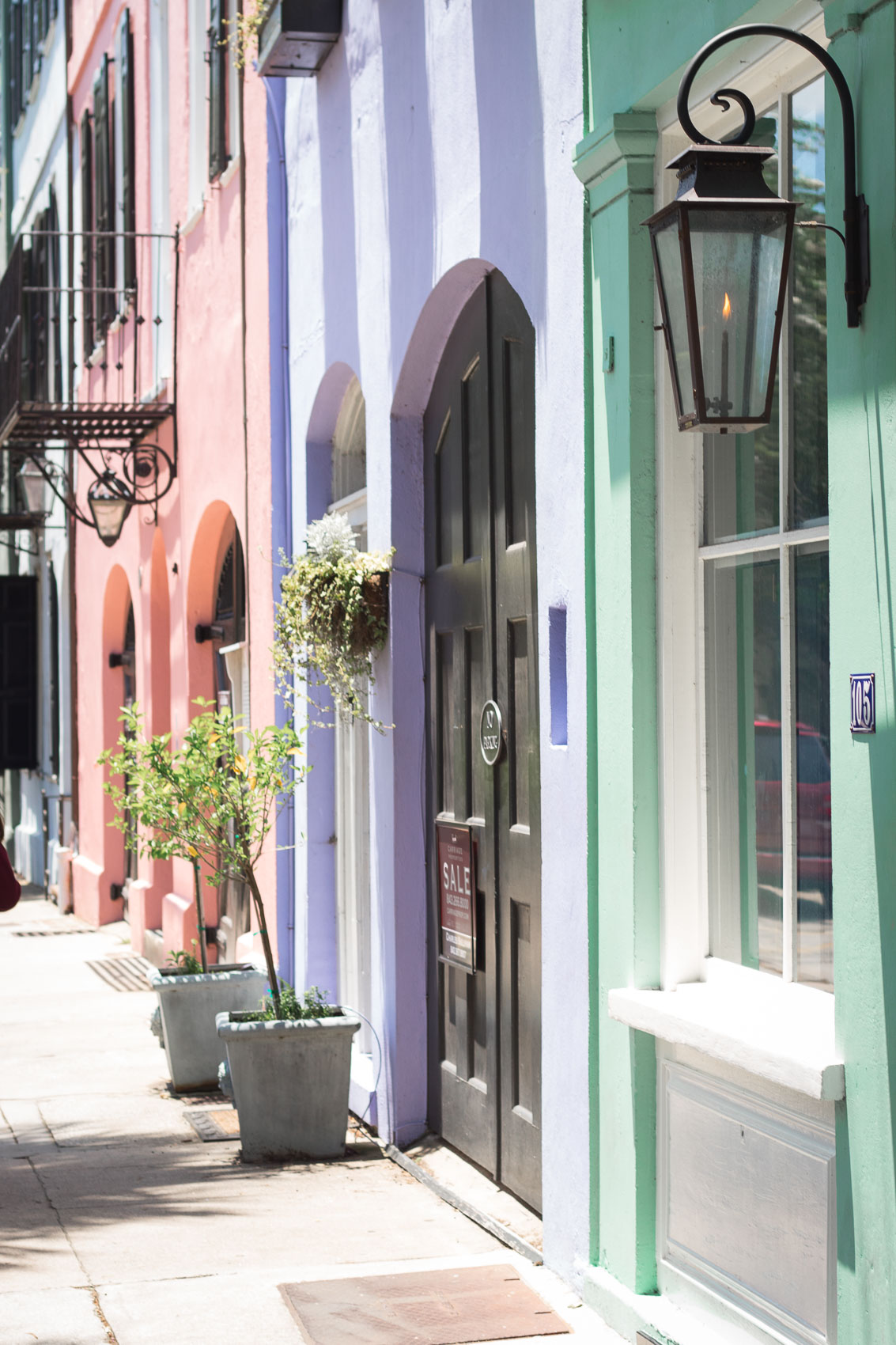 Where to take Instagram photos in Charleston, SC: Visit Rainbow Row