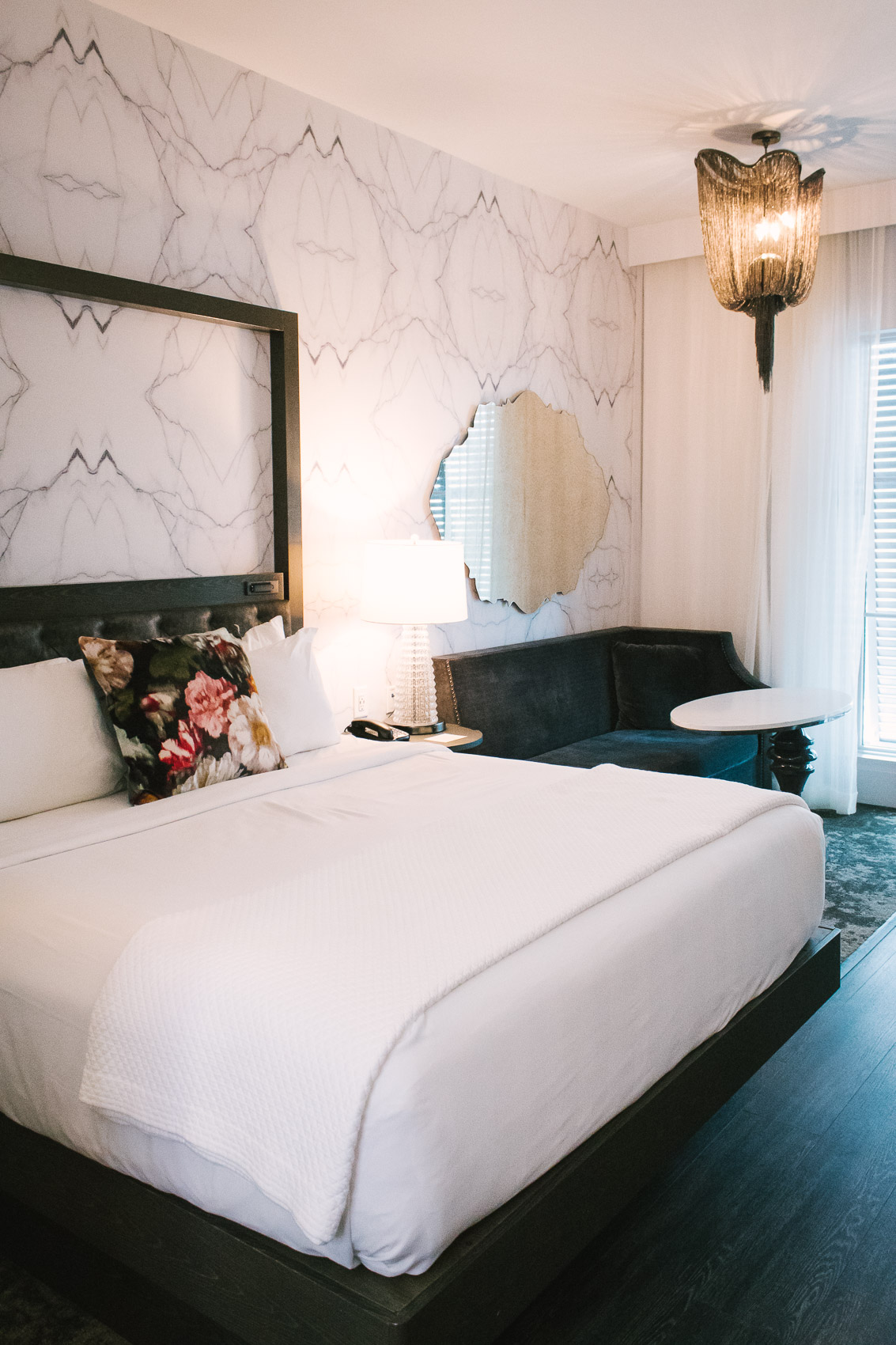 Where to stay in Charleston, SC | Edgy, romantic decor at Hotel Bella Grace - a modern boutique hotel