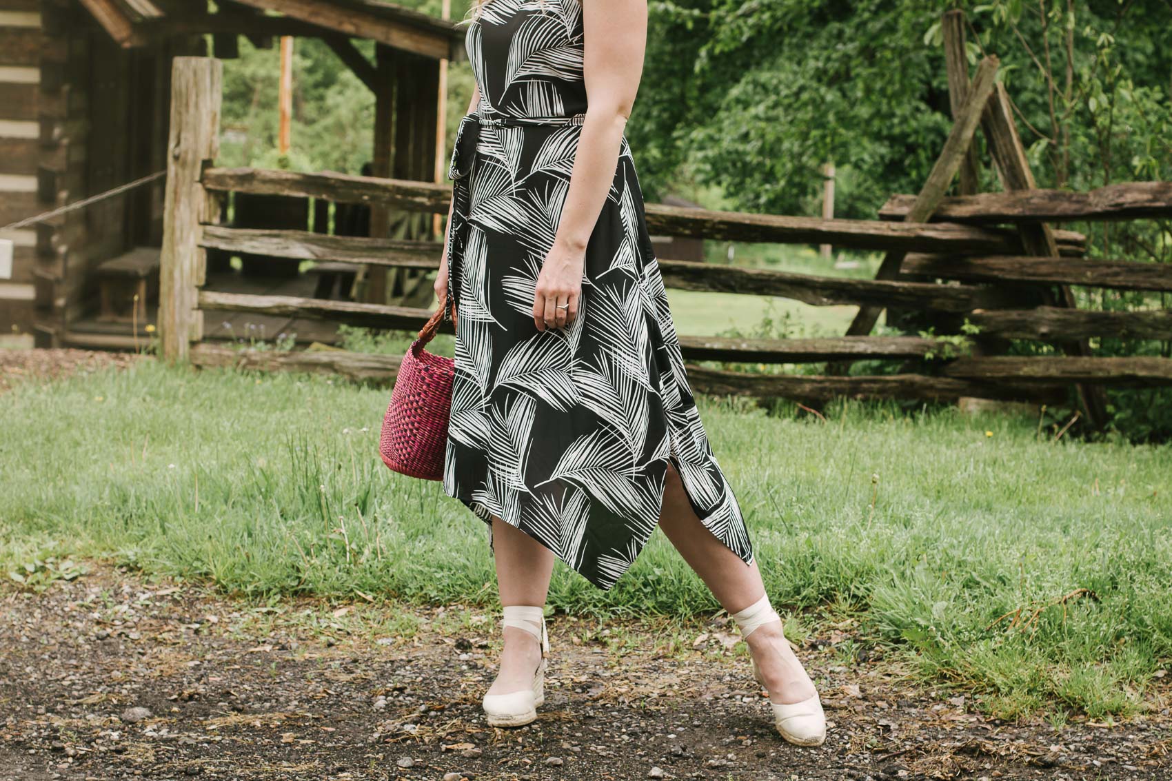 Allyn Lewis of The Gem shares a casual summer outfit in a classy black and white palm print dress. 