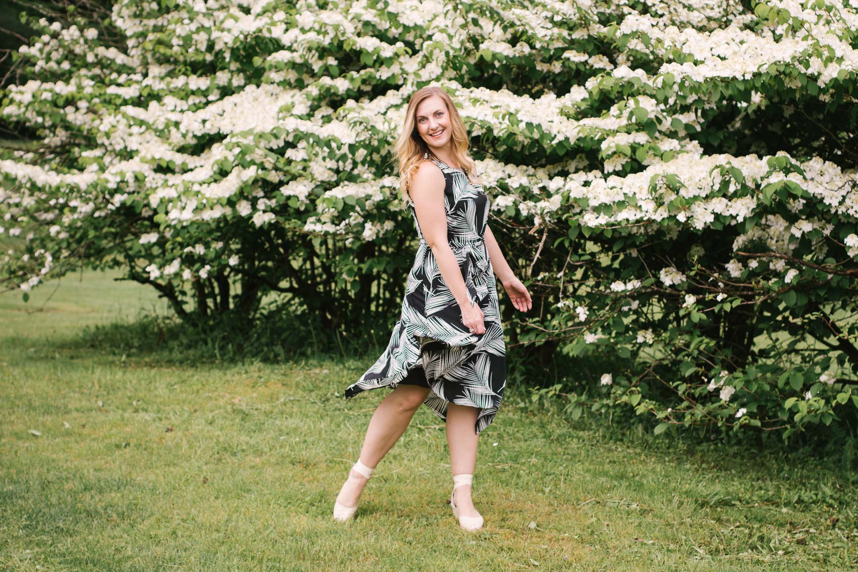 Allyn Lewis of The Gem shares a casual summer outfit in a classy black and white palm print dress. 