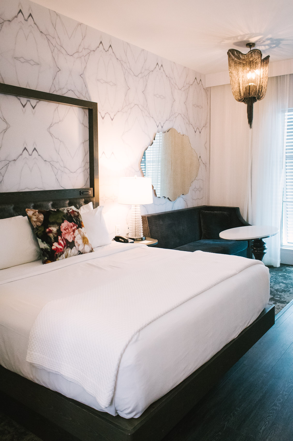 If you're thinking about where to stay in Charleston, SC, I cannot recommend Hotel Bella Grace enough. In this post, I'm recapping the amenities, decor, location, and breakfast at this boutique hotel that I loved so so much during my recent stay.