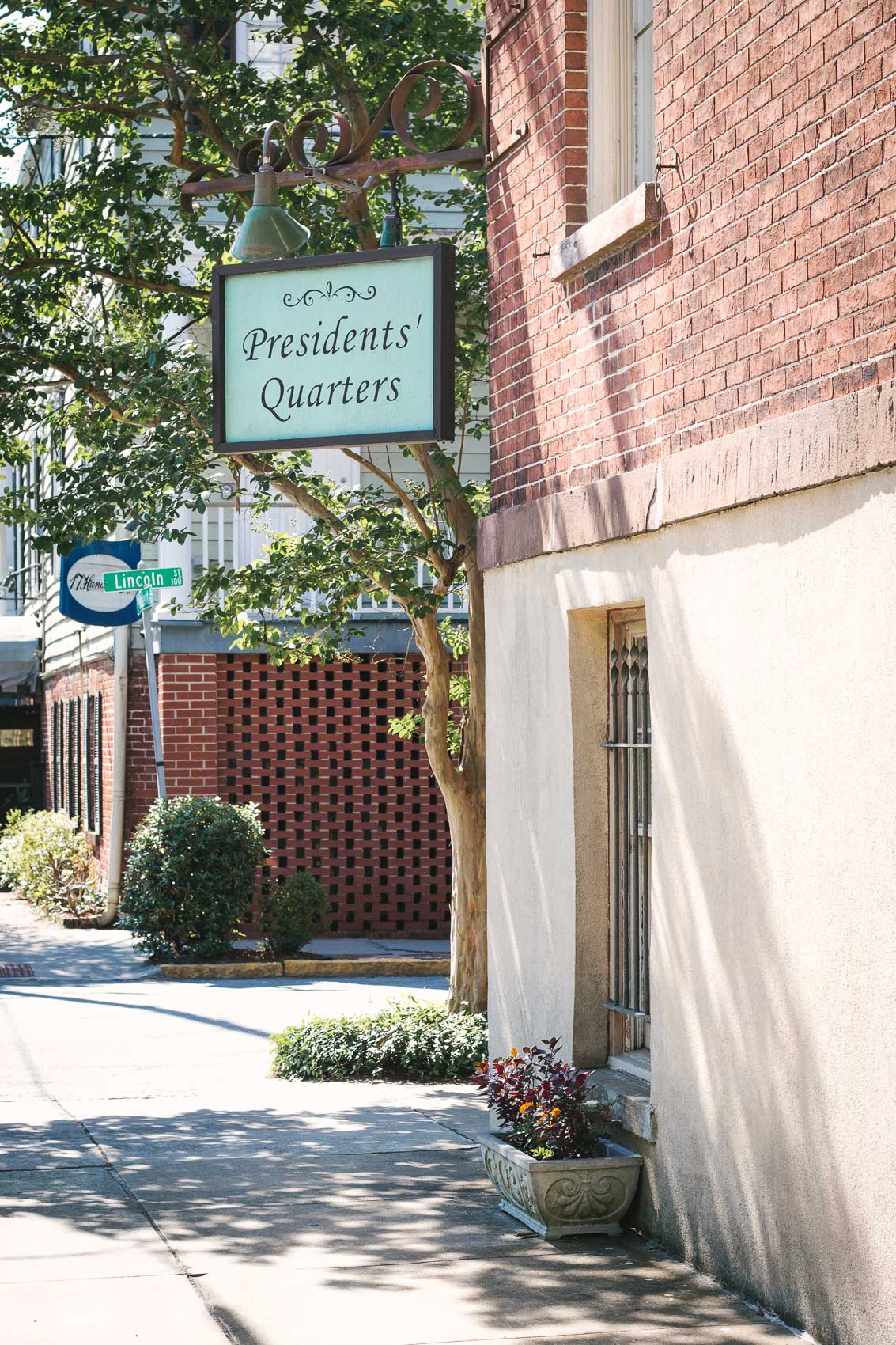 Southern hospitality and historic decor at Presidents' Quarters in Savannah, Georgia