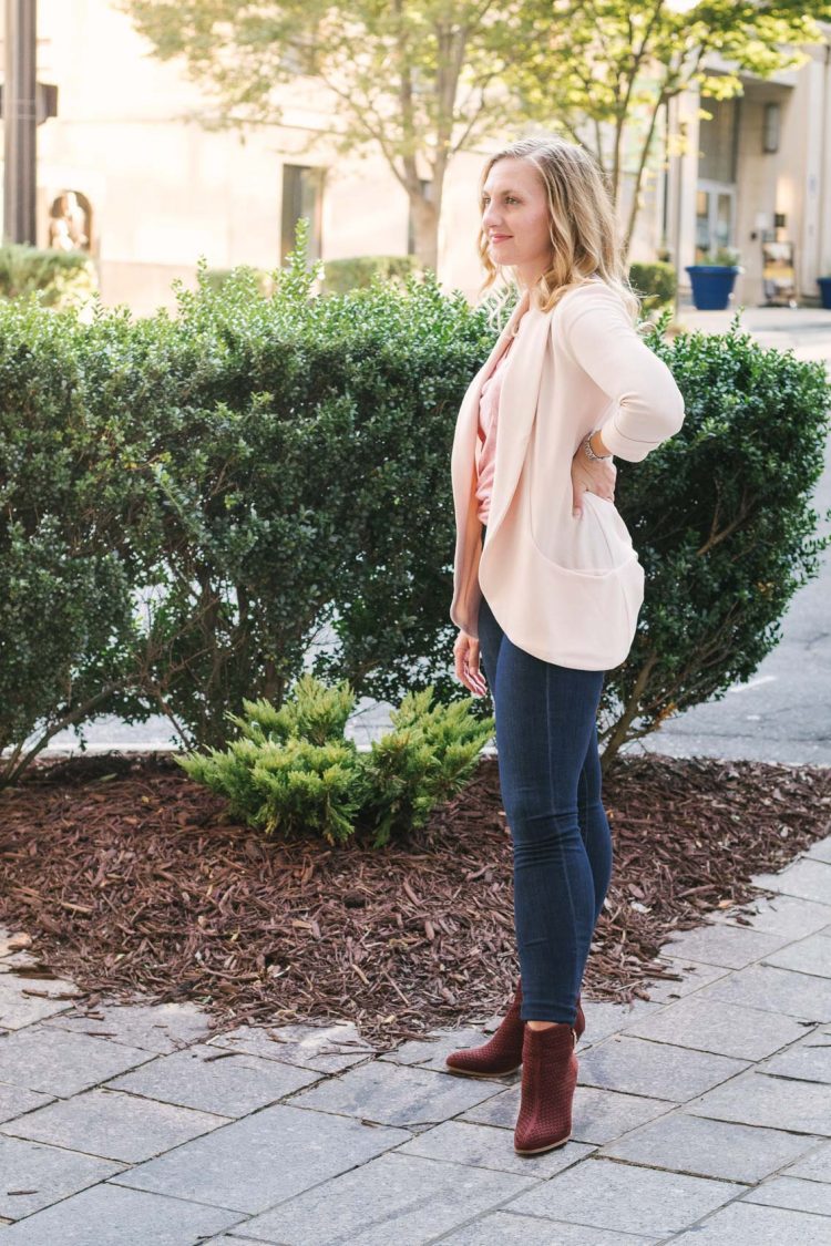 Allyn Lewis of The Gem styles a long blush pink Frenchmauve blazer from Stitch Fix with Liverpool pull on jeans and a t-shirt for a classy, casual outfit.