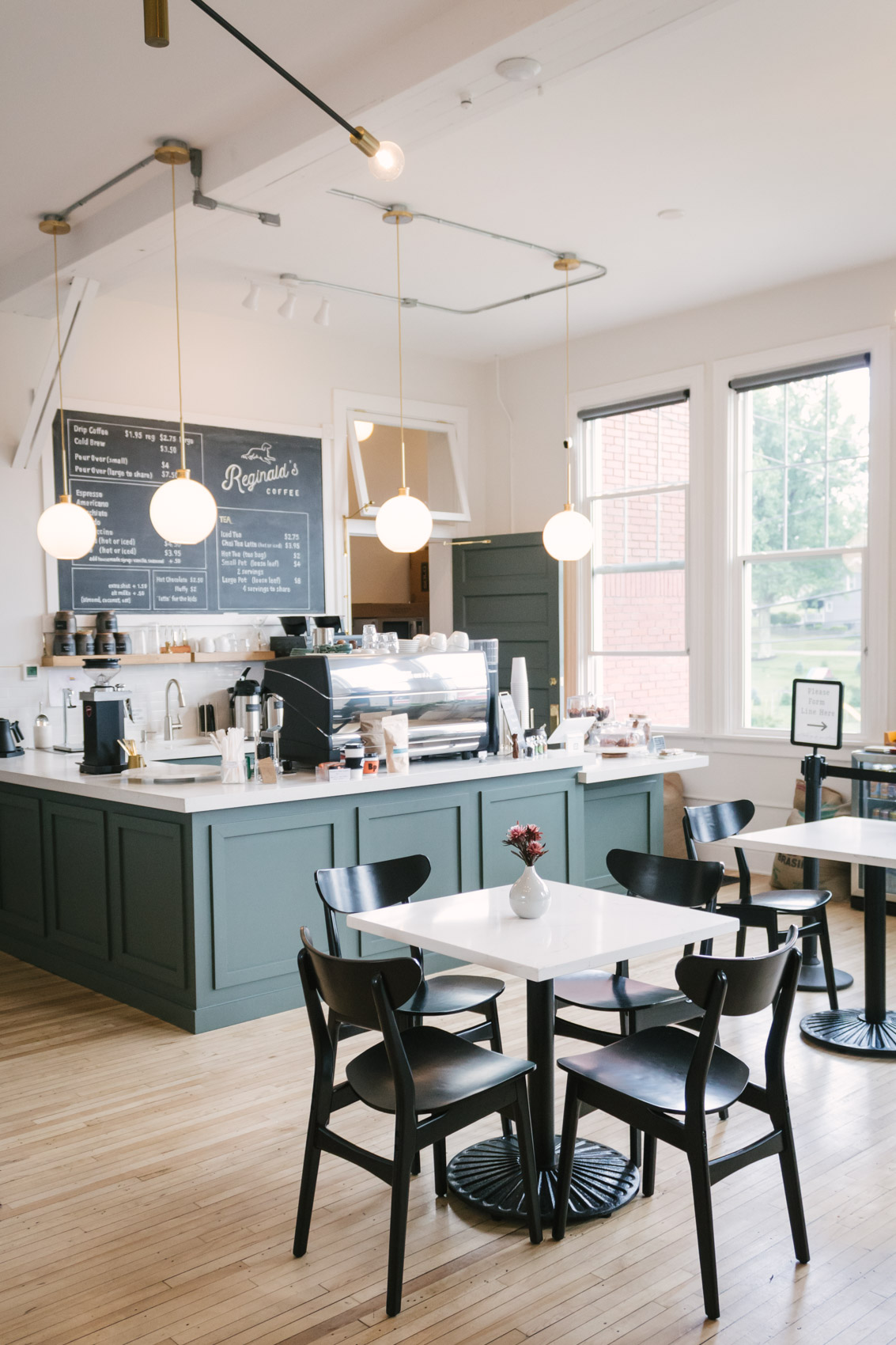 Cute + cozy coffee shop: Reginald's Coffee in Pittsburgh, PA