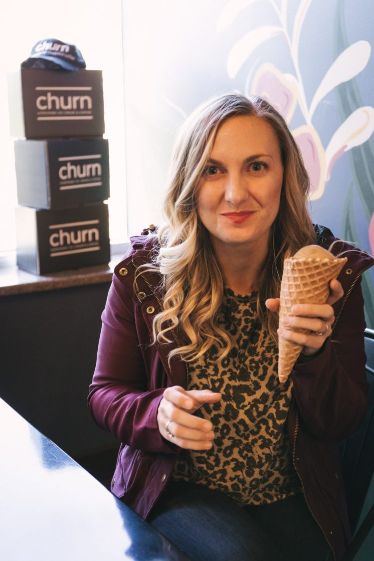 Leopard print fall outfit at Churn homemade ice cream & coffee in Fox Chapel | Pittsburgh, PA