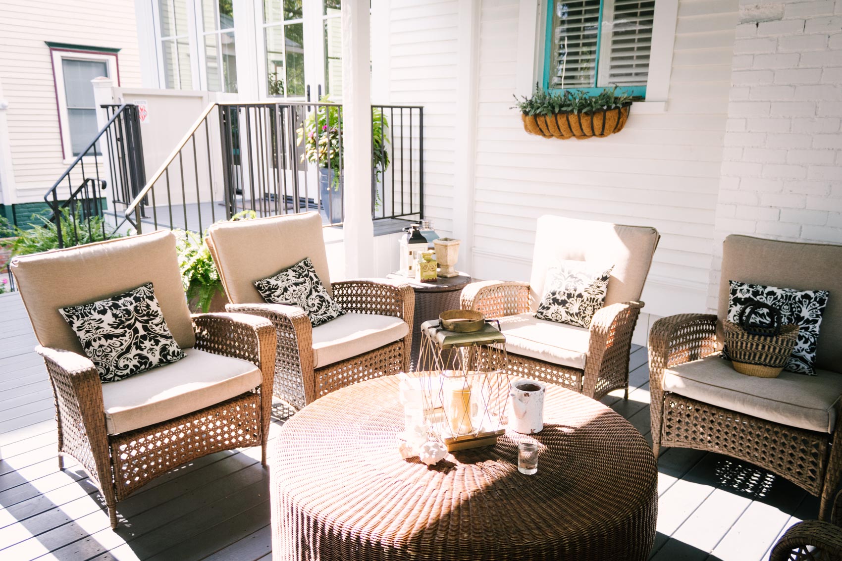 Outdoor seating at The Jarvis at 220