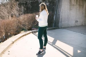 Three different ways to stay a white denim jacket