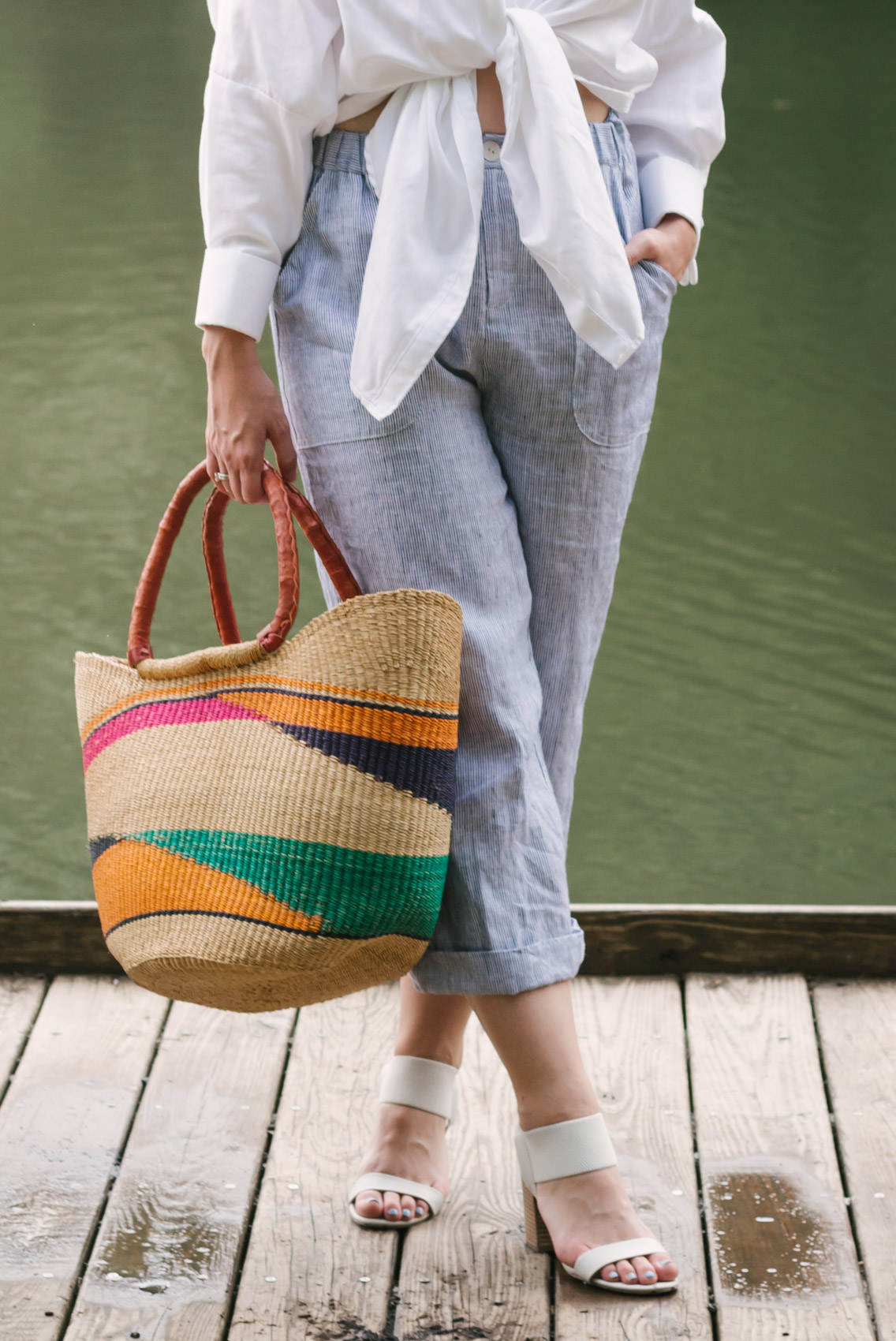 https://allynlewis.com/wp-content/uploads/2020/05/blue-and-white-striped-linen-pants-outfit-lr-3.jpg
