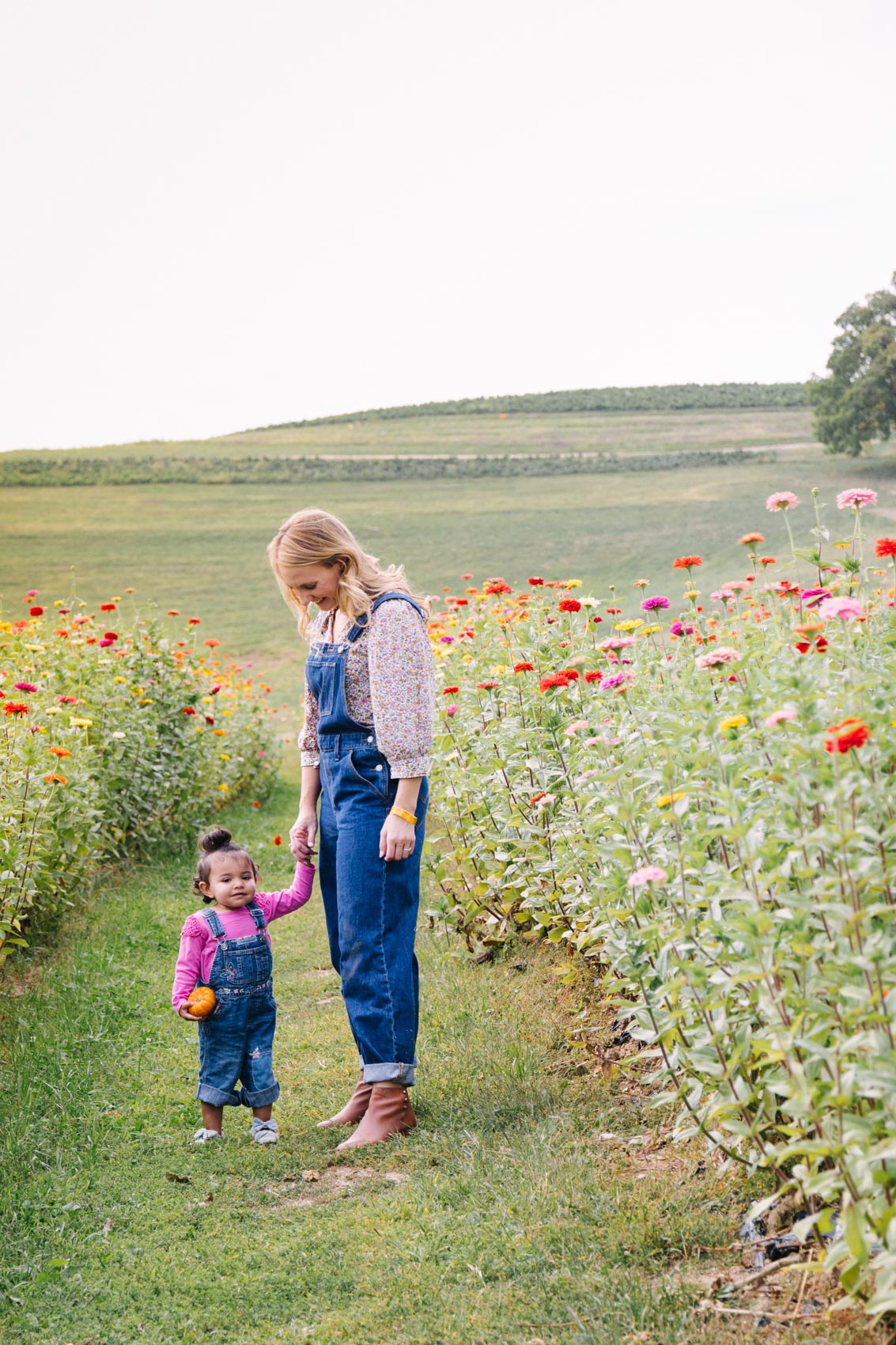 How to style overalls at the pumpkin patch for fall