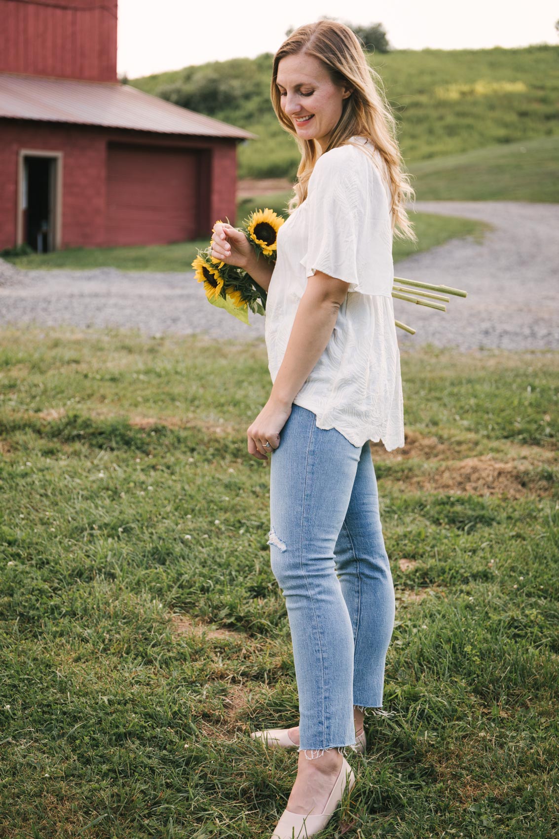 Summer to fall outfit with Madewell Perfect Vintage Jeans (high rise, straight leg crop denim), a flowy white top, and simple blush flats. 