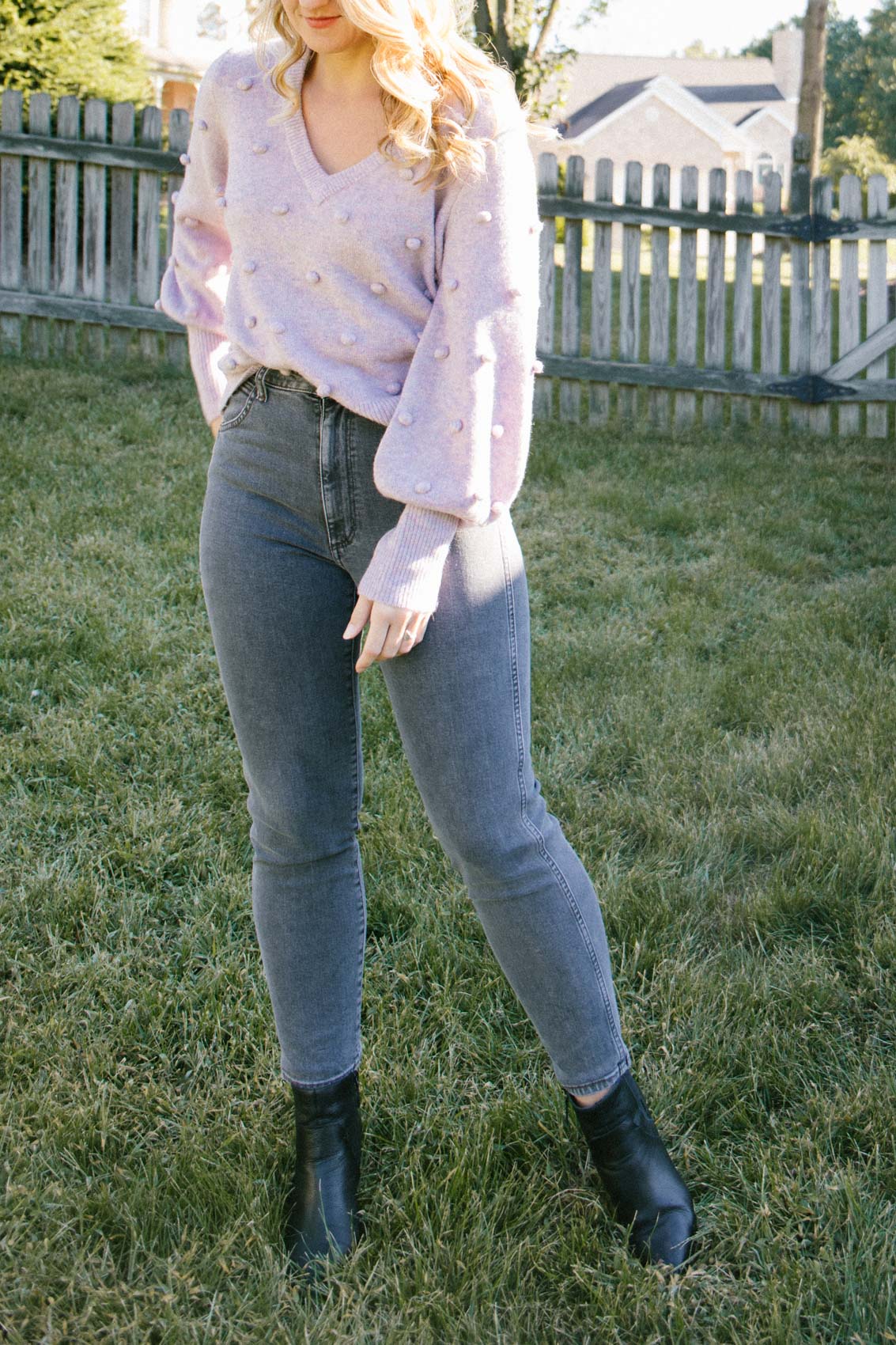 grey jeans outfit fall